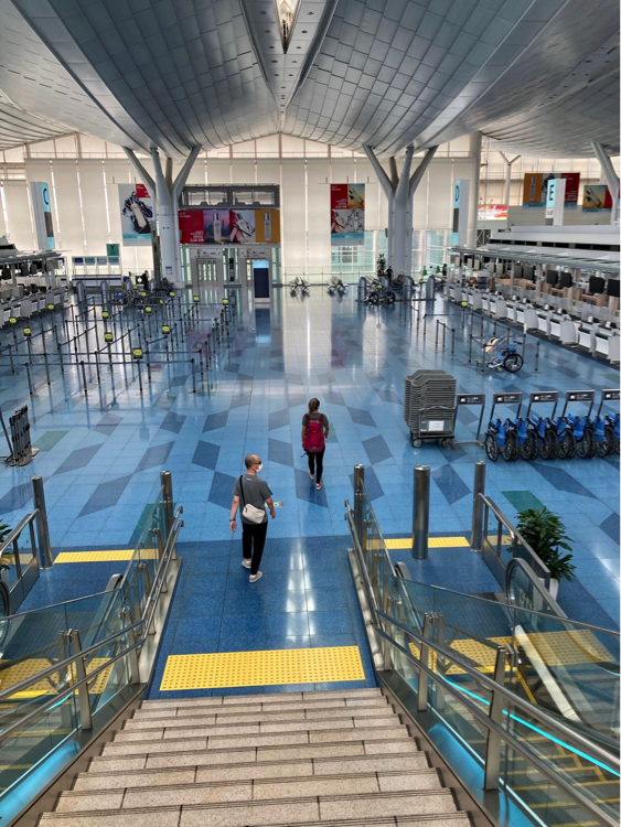 閑散とした成田空港