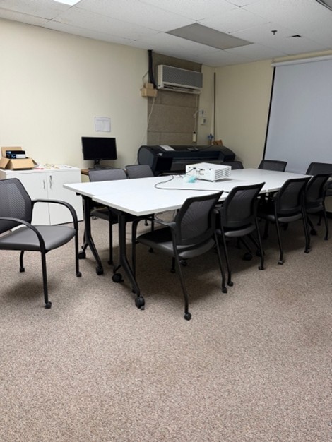  Committee meetingがあった会議室です。結構狭くてこぢんまりした所です。